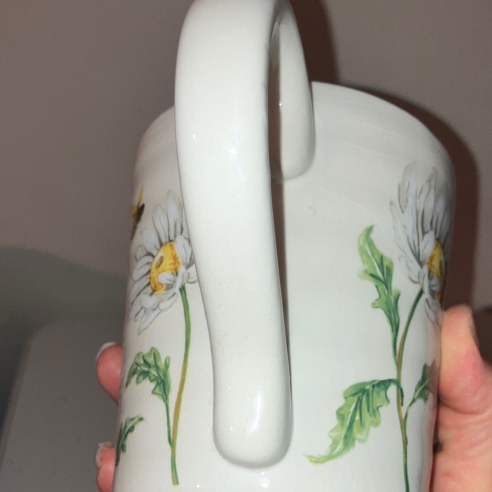 Floral Charm Ceramic Mugs - White and Yellow - Picture 5 of 6